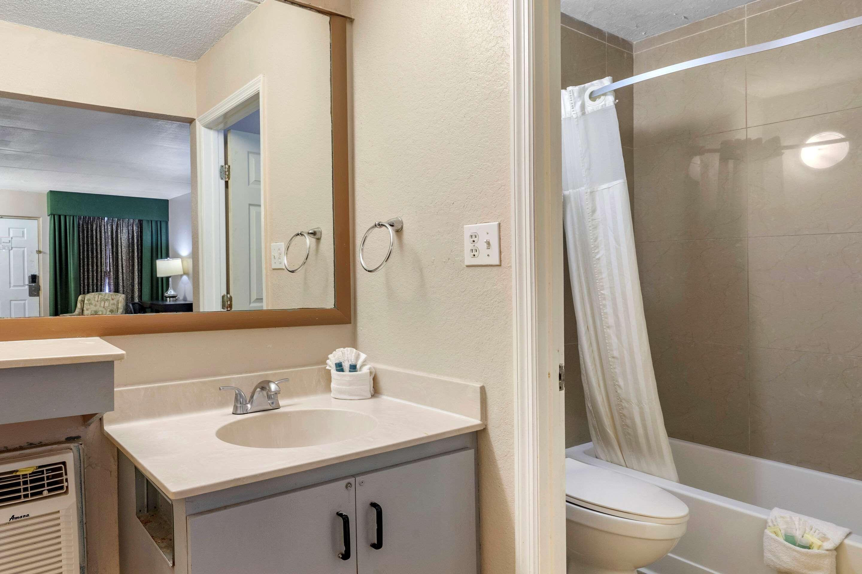 Rodeway Inn Clearwater-Dunedin Dış mekan fotoğraf